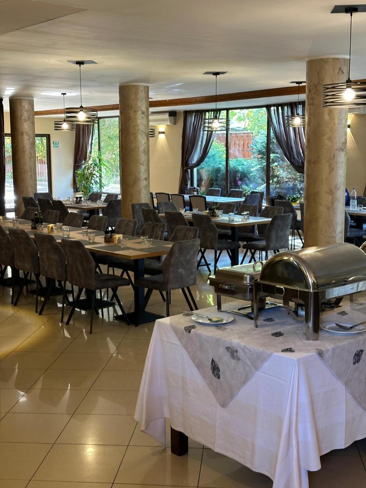 Perla Corp B Hotel