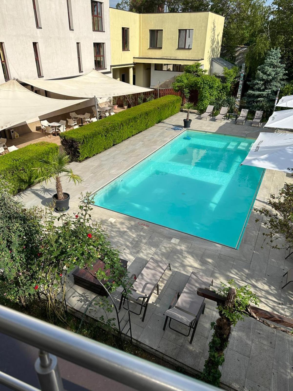 Perla Corp B Hotel